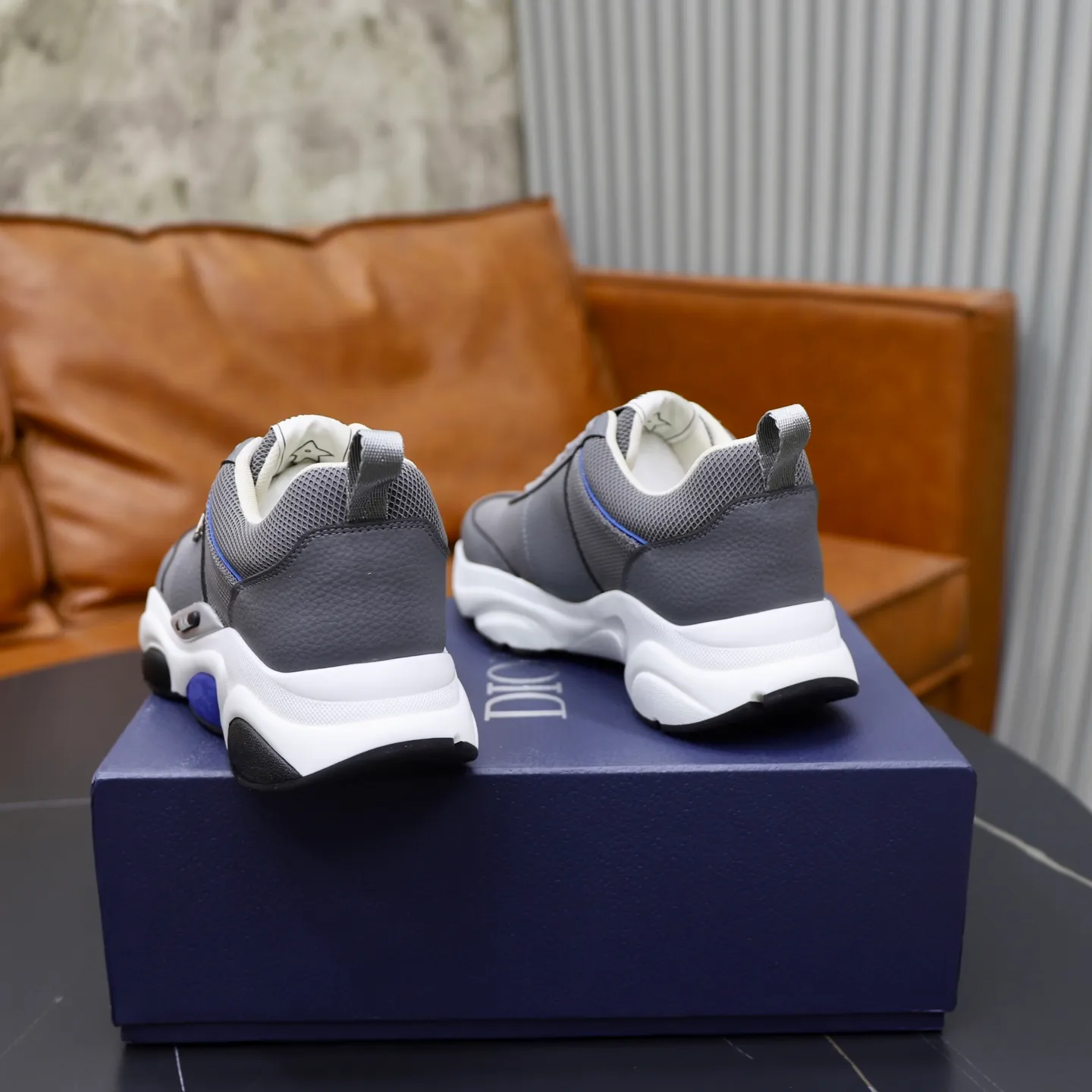 Ex-factory price: 462💰🙅‍♂️🙅‍♂️🙅‍♂️ Brand: Dior DIOR Standard code: 38-44 (45 customized) Grade: Same as the official website Material: Original leather splicing Comfortable and breathable lining Original wear-resistant outsole Style category: Men's fashionable casual shoes Running sneakers Noble luxury brand elements Top luxury Color: actual picture color